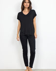 Basic Shirt mit V-Ausschnitt in Schwarz