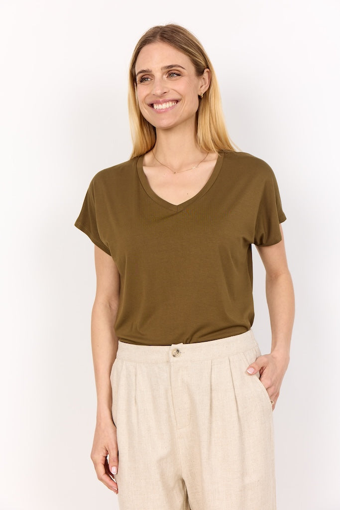 Basic Shirt mit V-Auschnitt in Olive