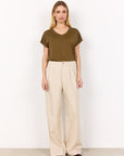 Basic Shirt mit V-Auschnitt in Olive