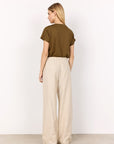 Basic Shirt mit V-Auschnitt in Olive