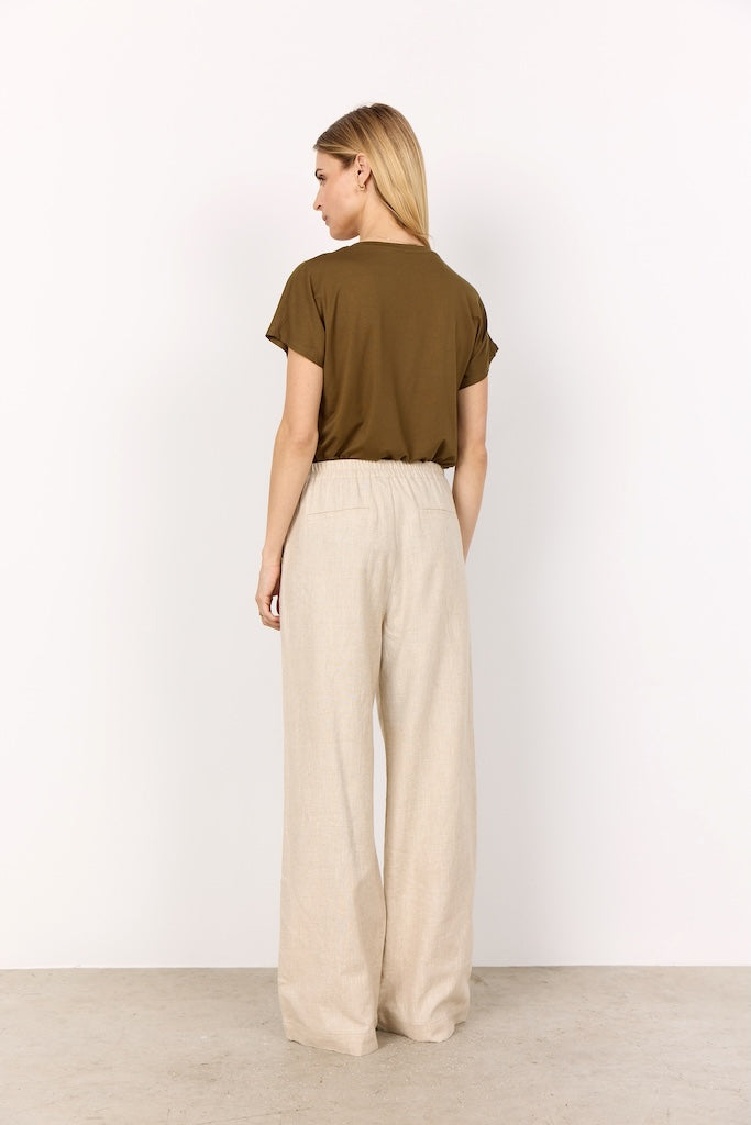 Basic Shirt mit V-Auschnitt in Olive