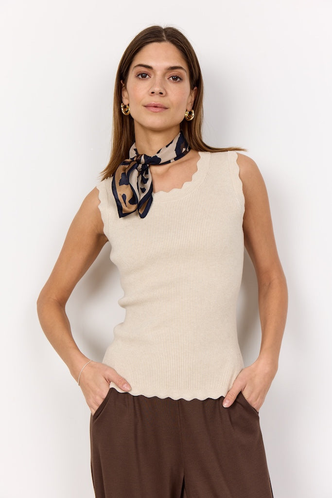 Ripp-Stricktop mit Wellenkanten in Beige