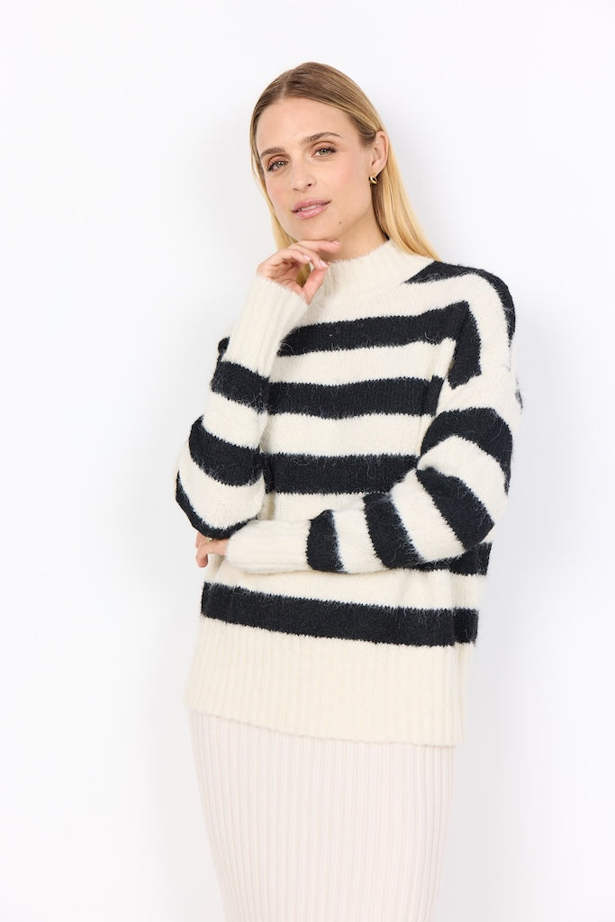 Gestreifter Kuschelpullover