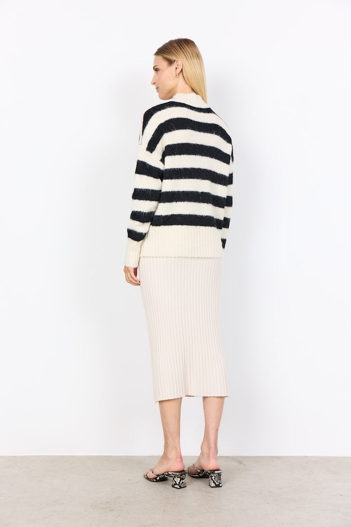 Gestreifter Kuschelpullover