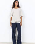 Leichter Pullover mit Spitzeneinsatz