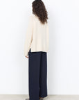 Pullover mit hohem Kragen in Sand