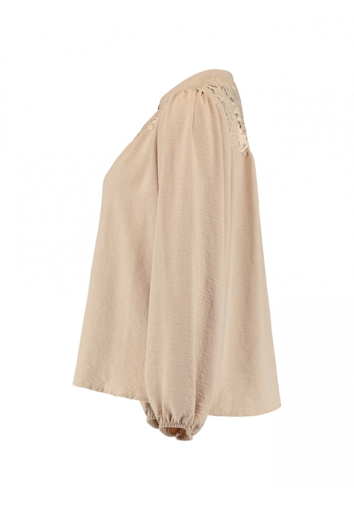 Langarmbluse mit Spitze in Beige