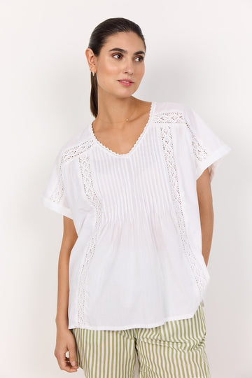 Bluse mit Plissee- & Spitzendetails