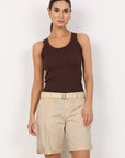Shorts mit geflochtenem Gürtel in Sand