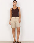 Shorts mit geflochtenem Gürtel in Sand