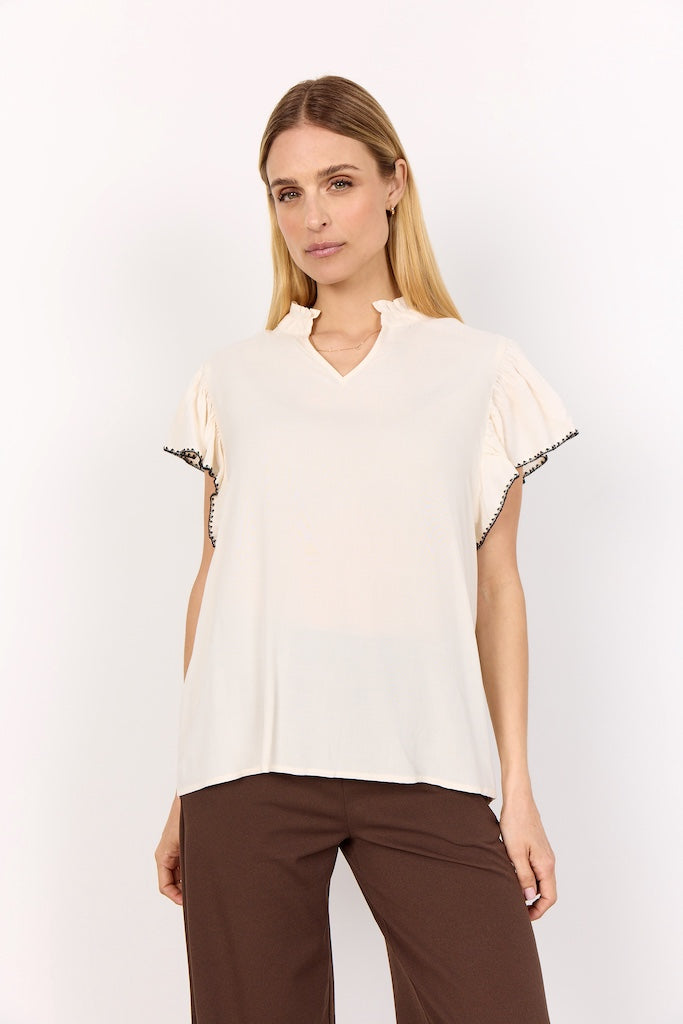 Bluse mit Rüschen-Details in Creme