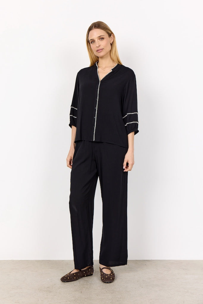 Bluse mit gestrickten Akzenten