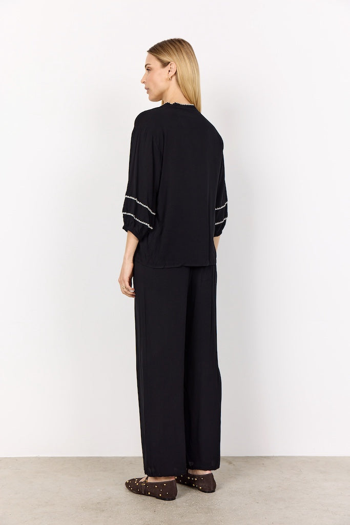 Bluse mit gestrickten Akzenten