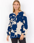 Bluse mit auffälligem Blumendruck in Blau