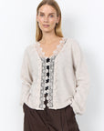 Strickjacke mit zarter Spitzenborte