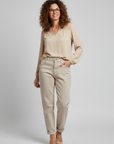 Mom Jeans in Beige