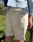 Bermuda Shorts in Leinenoptik in Creme