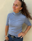 Leichter Pullover mit Rollkragen in Hellblau