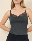 Top mit Spitzendetails in Anthrazit