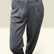 Weiche Hose mit Bundfalte in Anthrazit