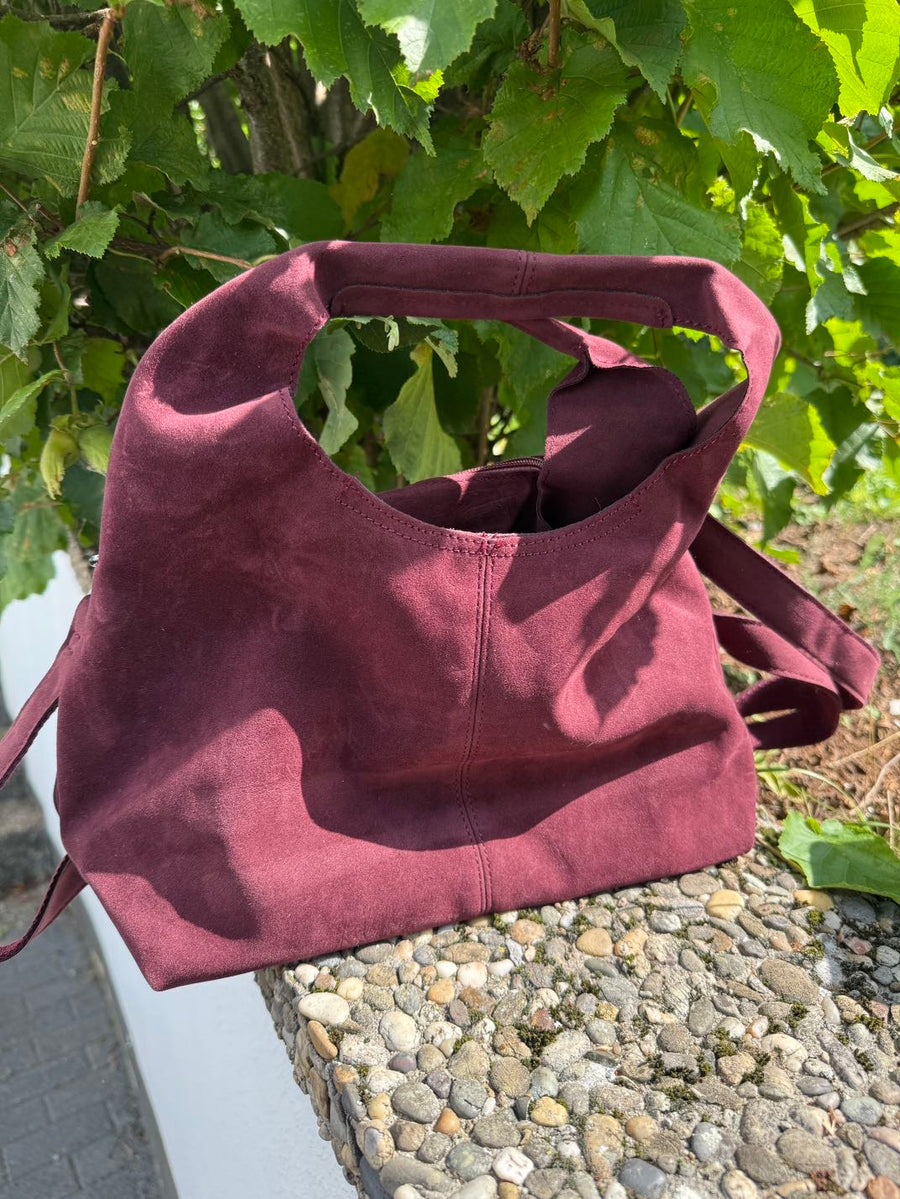 schicke Taschen in verschiedenen Formen in Bordeaux