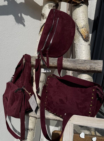 schicke Taschen in verschiedenen Formen in Bordeaux