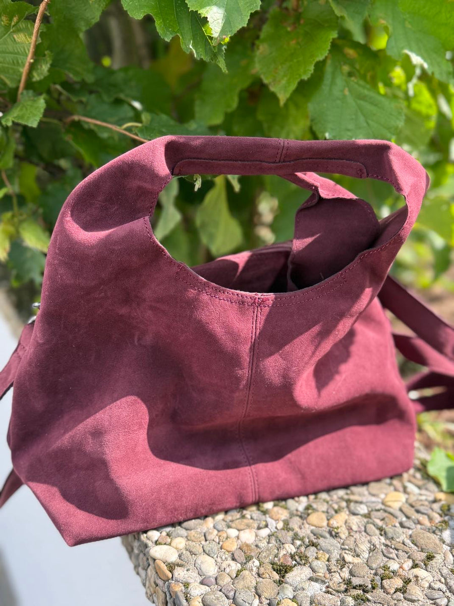 schicke Taschen in verschiedenen Formen in Bordeaux