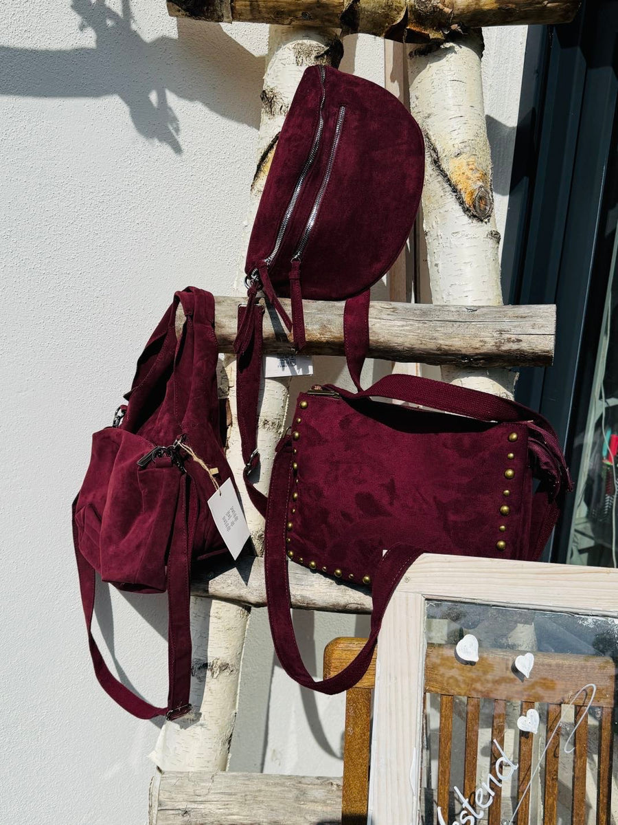 schicke Taschen in verschiedenen Formen in Bordeaux