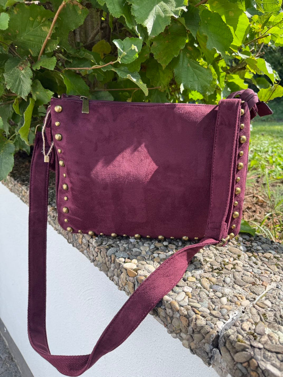 schicke Taschen in verschiedenen Formen in Bordeaux