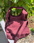 schicke Taschen in verschiedenen Formen in Bordeaux
