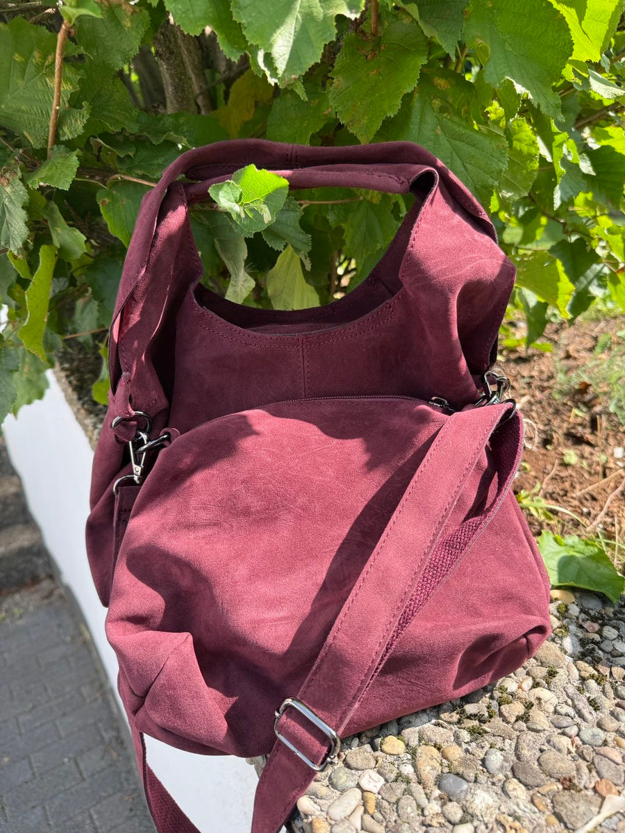schicke Taschen in verschiedenen Formen in Bordeaux