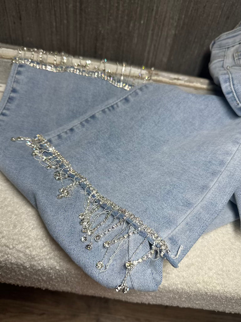 Trendige Jeans mit Glitzer-Verzierungen