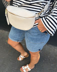 Jeans Bermuda Shorts mit Gürtel