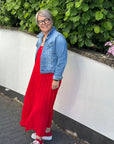 Langes Plisseekleid in knallrot