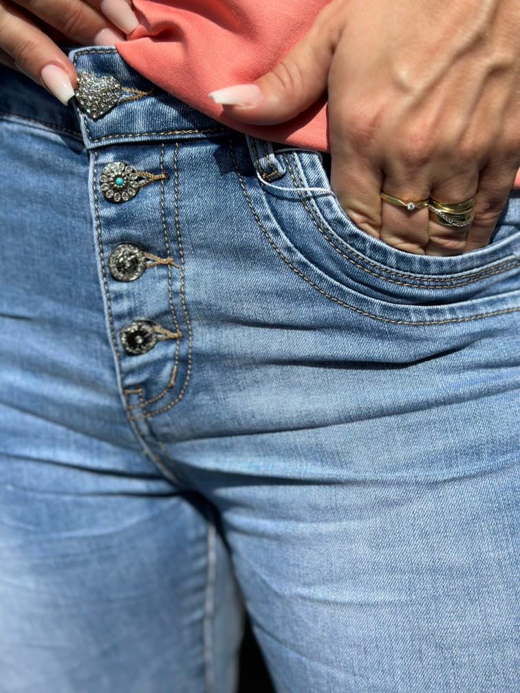 Jeans mit schicker Knopfleiste