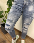 Destroyed Jeans mit Blümchen