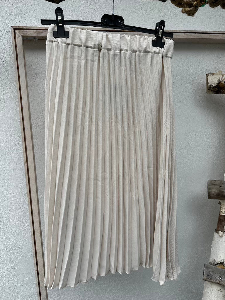 Plissee Midirock in Creme