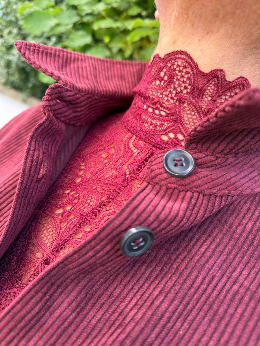 Langarmshirt mit Spitzenkragen