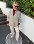 Cardigan mit dicken Knöpfen