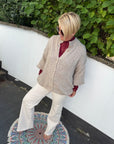 Cardigan mit dicken Knöpfen