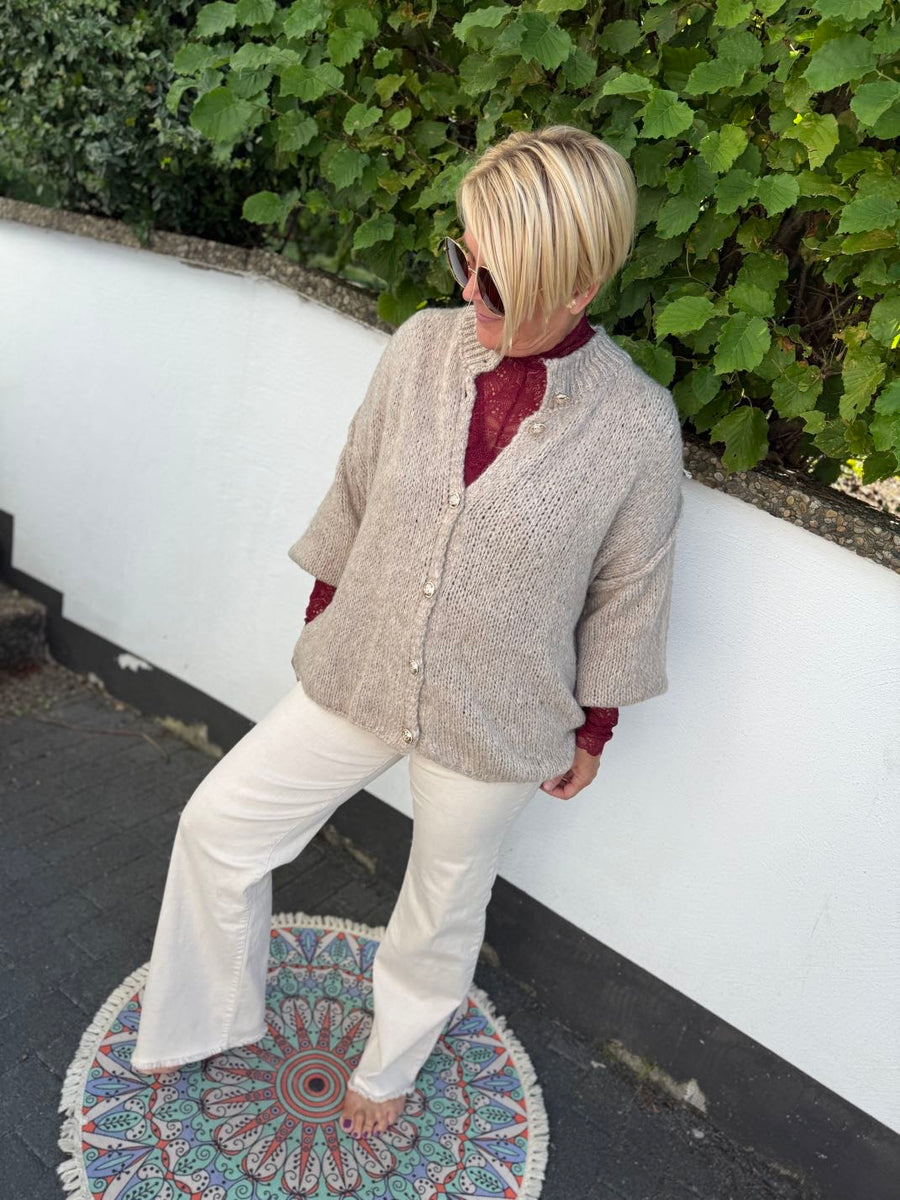 Cardigan mit dicken Knöpfen