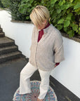 Cardigan mit dicken Knöpfen