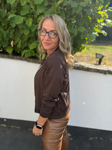 Jacke mit Druckknöpfen in braun