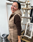 Weste mit flexibler Taille in Taupe
