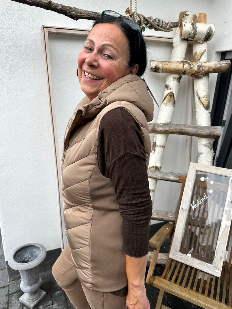 Weste mit flexibler Taille in Taupe