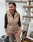 Weste mit flexibler Taille in Taupe