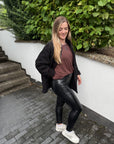 Vegane Lederleggings mit Taschen