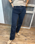 Weite Jeans dunkle Waschung mit auffälligen Nähten