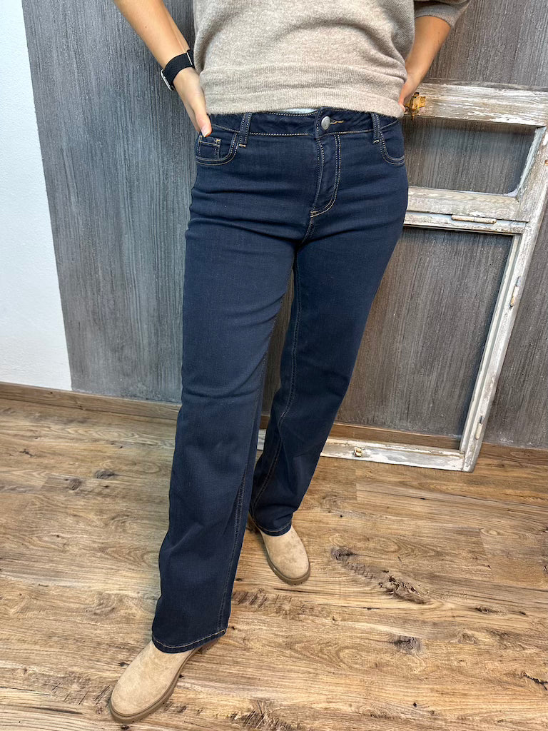 Weite Jeans dunkle Waschung mit auffälligen Nähten