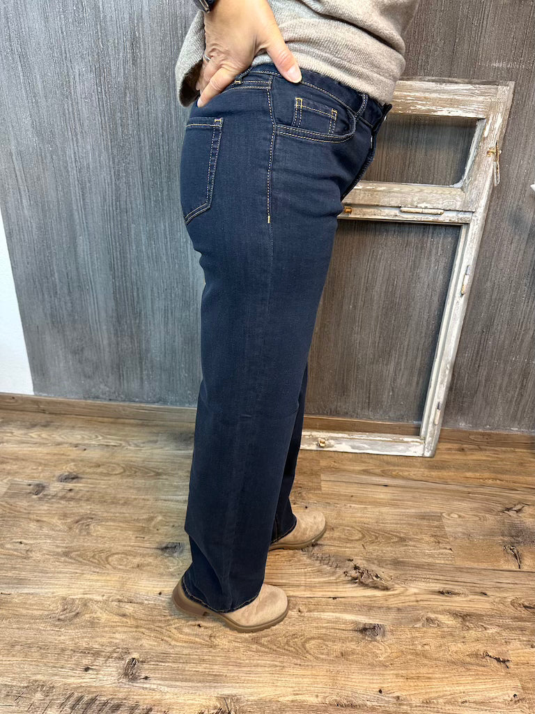 Weite Jeans dunkle Waschung mit auffälligen Nähten